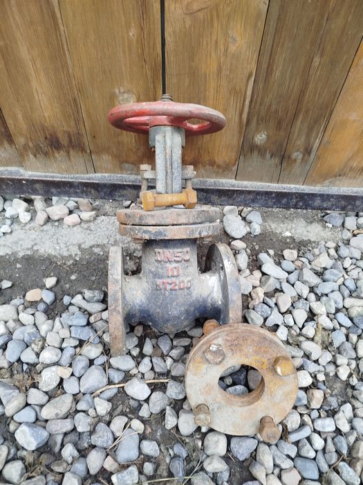 Продам задвижку DN 50