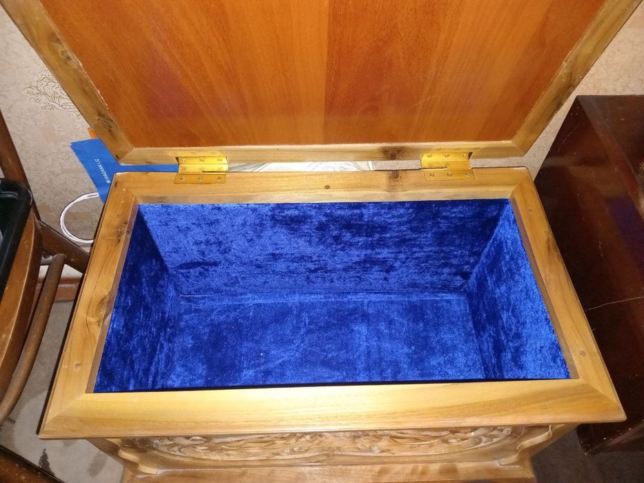 Продается сундук, натуральное дерево