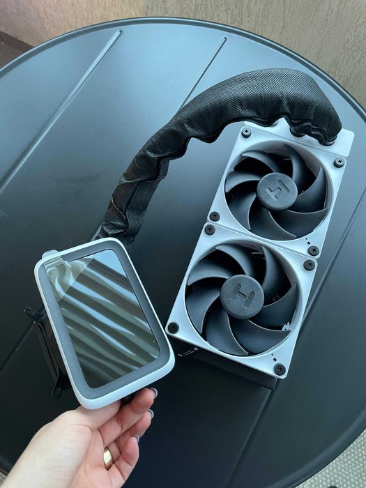 AIO Hyte Thicc Q60 240mm