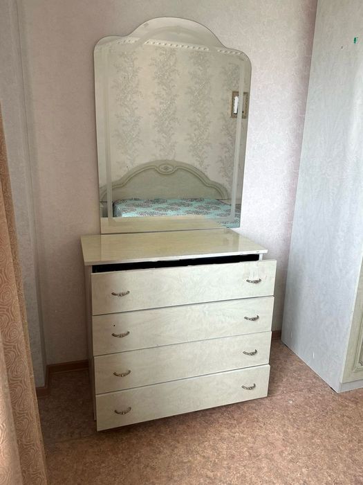 Спальный гарнитур б/у