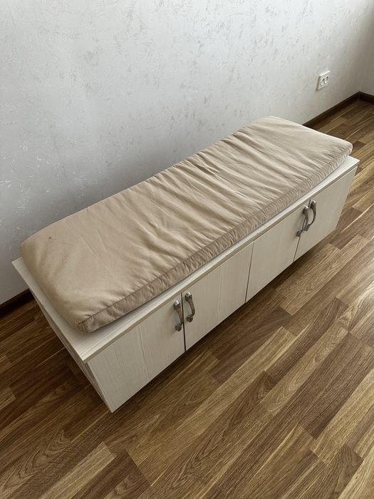 Обувница, б/у, цвет белый