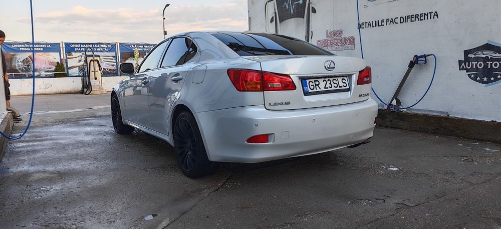 Vand Lexus is 2,2d fara defecte