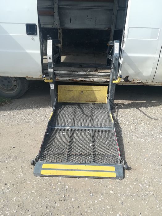 Инвалидна рампа за бус