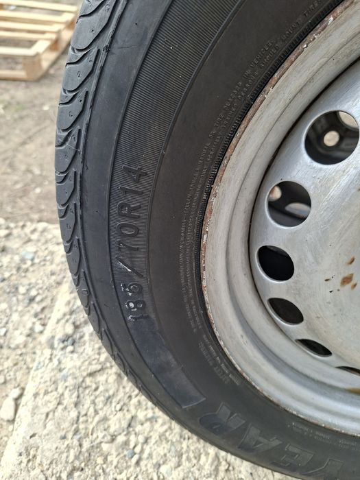 Продам шины 185/70/14 гудиер