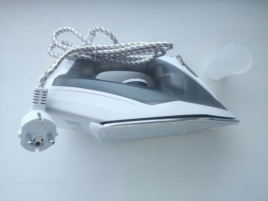 Продам новый утюг Maxtronic