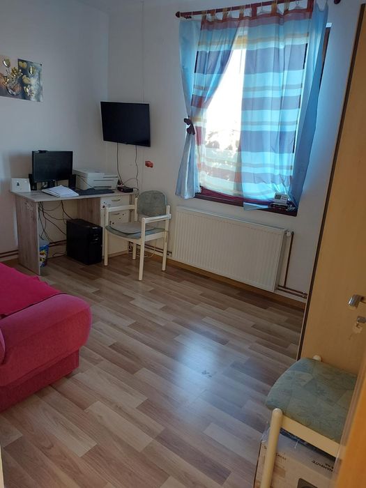 Vând casă ideală pentru 2 familii cu 2 întrări  Sanmartin  Oradea