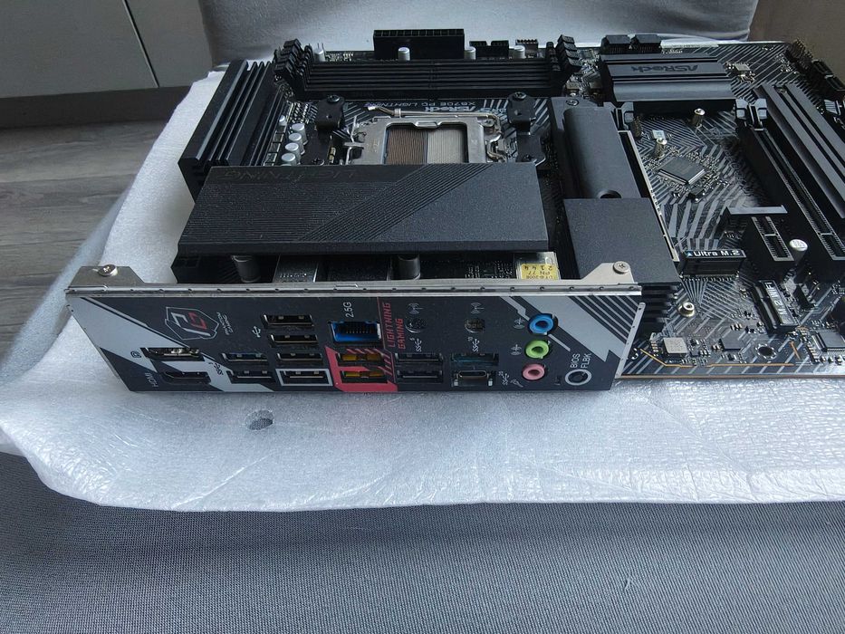Дъно ASRock X670E PG Lightning - AM5 Socket