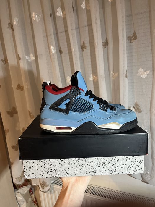 Jordan 4 Travis Scott