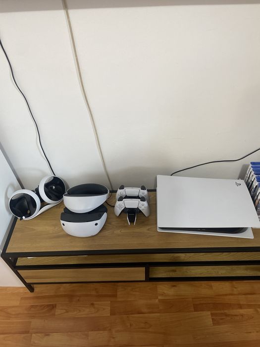 Se vinde PS5 + ochelari VR