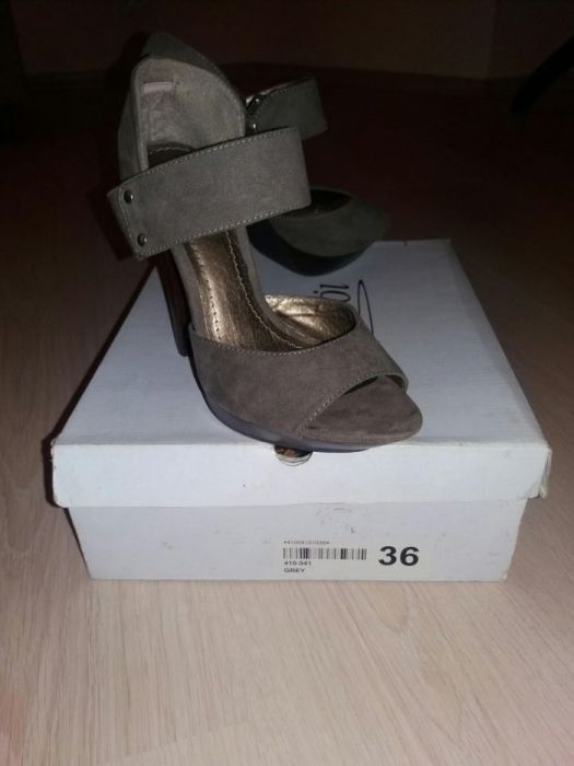 Продавам дамски обувки 36 номер