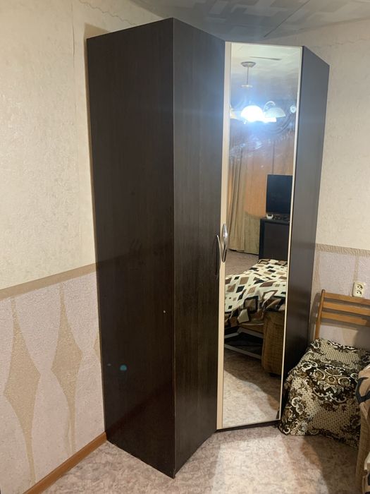 Шкаф угловой высокий