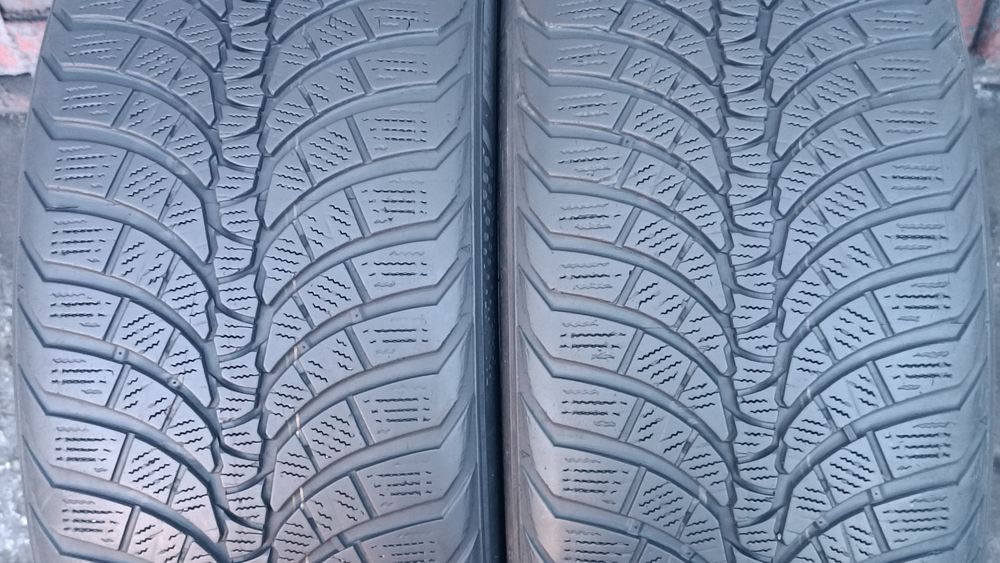 255/40/19 Kumho .