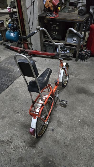 Балканче със спукани гуми