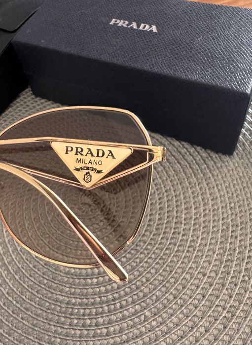 Оригинални слънчеви очила Prada