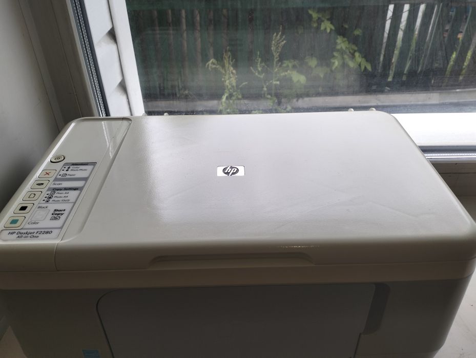 Продам струйный цветной принтер.