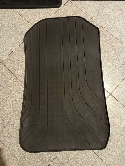 Оригинални гумени стелки за BMW E90