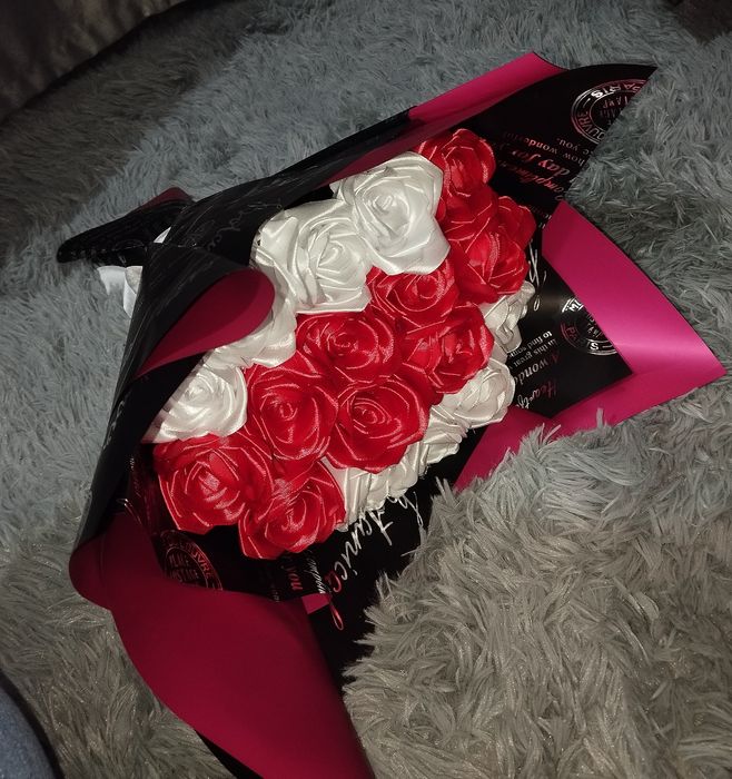 готовый букет из атласной ленты