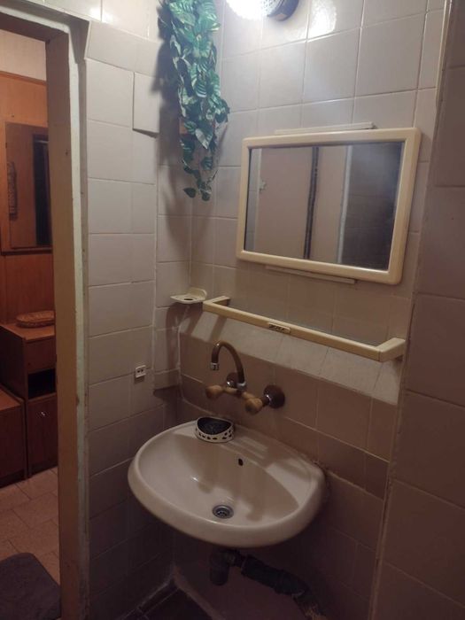 Продавам двустаен панел