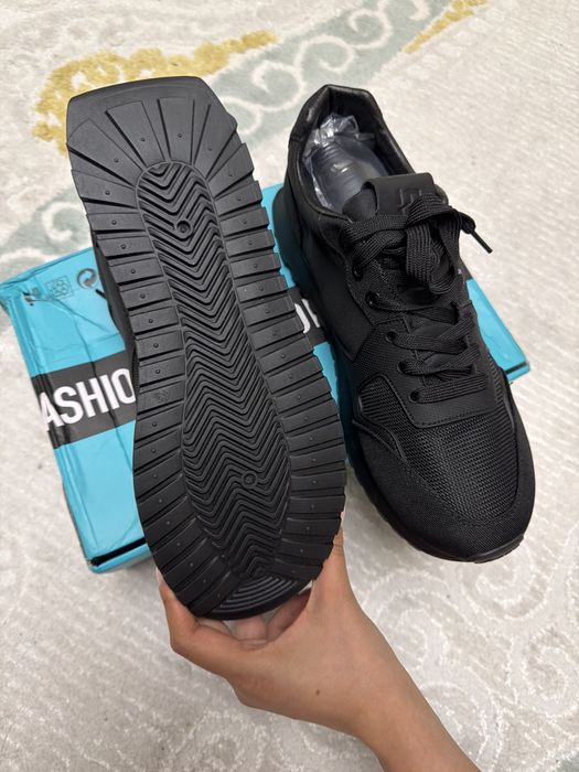 Продам мужские кросовки весна-лето