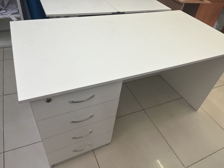 Продам стол парту