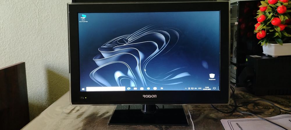 Monitor / LED TV HD RI sotiladi