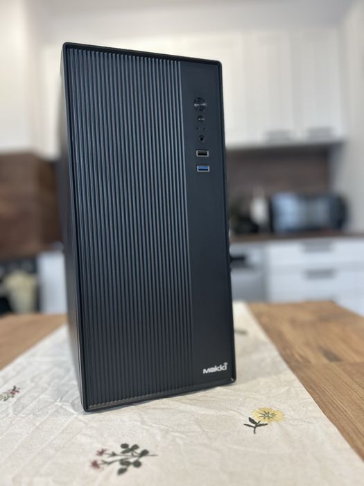 Нов! Много бърз компютър за всекидневна работа и лек гейминг.