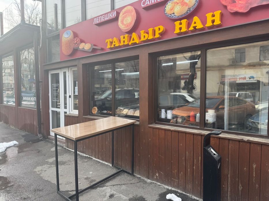Дверь с окошкой