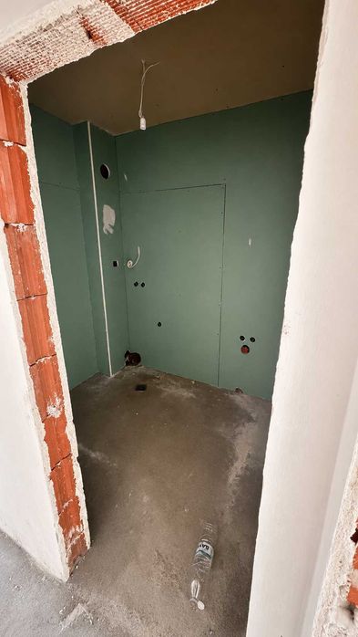 Двустаен апартамент с 40 кв.м веранда в затворен комплекс Остромила, Пловдив