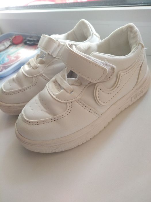 Кроссовки белые 23 р