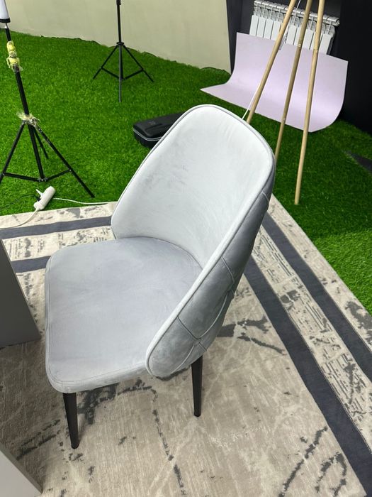 Продам стол длинна 1,5 метра вместе со стульями