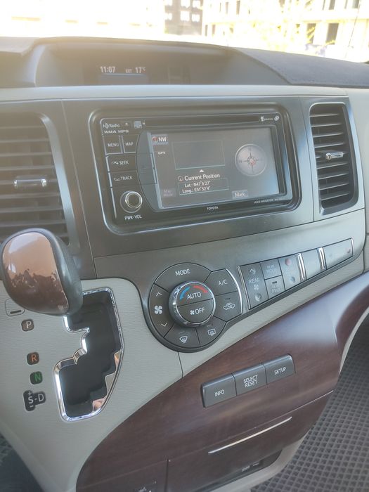 Тойота Сиенна XLE 2013