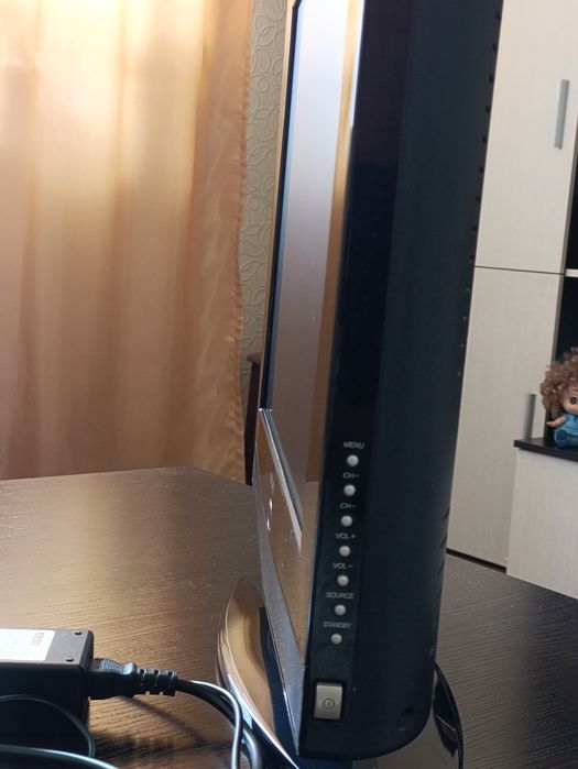 Телевизор Akura в рабочем состоянии.