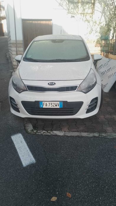 Dezmembrez / Piese auto KIA RIO 2018 euro 6 88.000 km 1.1 CRDI Euro 6