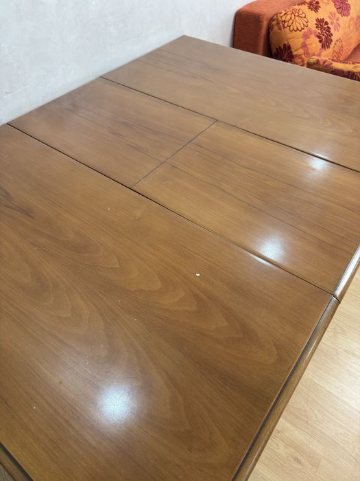 Раскладной стол со стульями