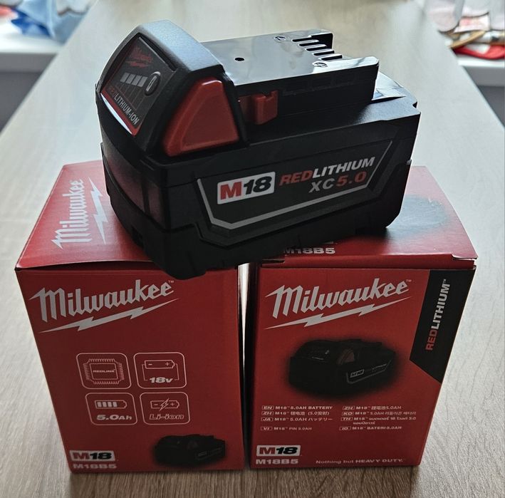 Radio de santier cu Bluetooth Milwaukee M18 RC-0 + 2 baterii M18B5 18v 5.0ah redlithium-ion NOU!