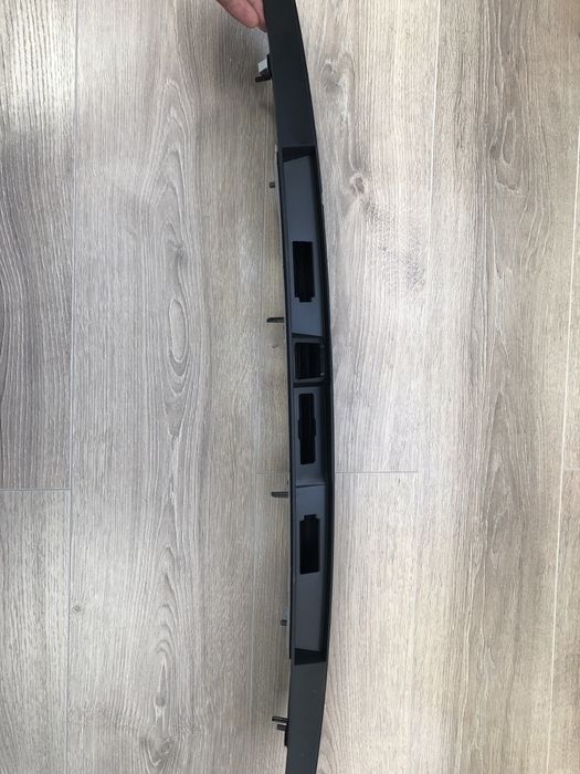 Ornament haion spate Duster 2018 + suport lămpi iluminare număr