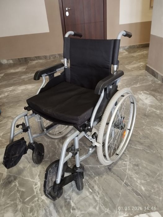 Продам инвалидную коляску