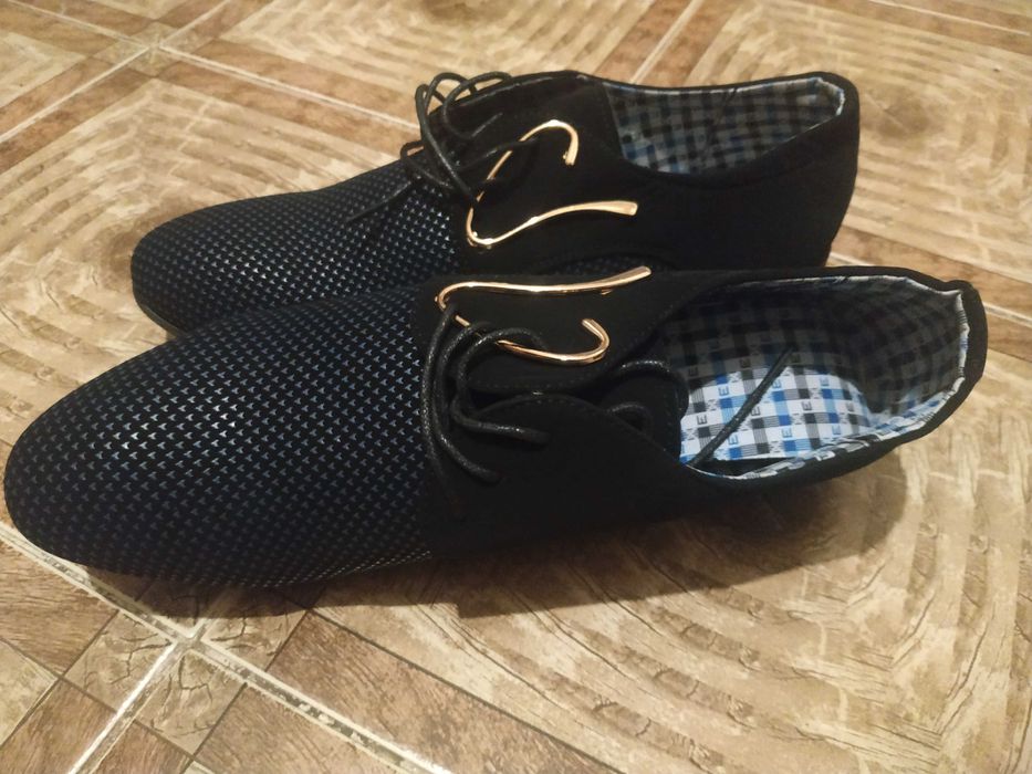 Продам новые мужские ботинки