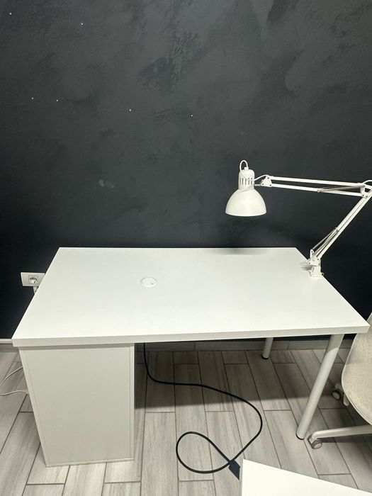 Scaune si masa manichiura