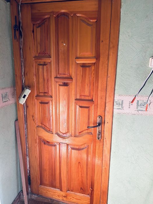 Дверь деревянная