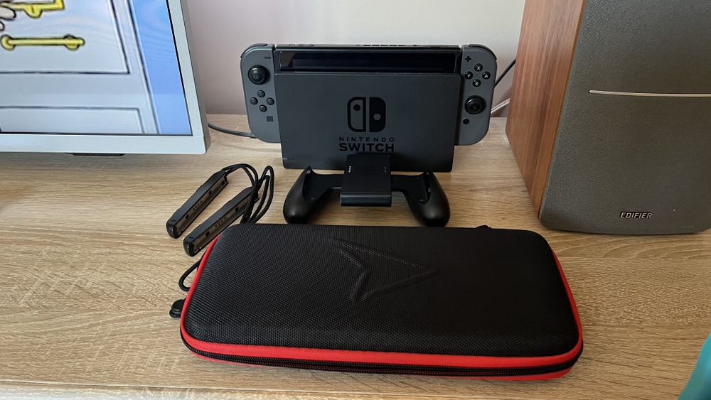Nintendo switch пълен комплект + 128GB карта памет