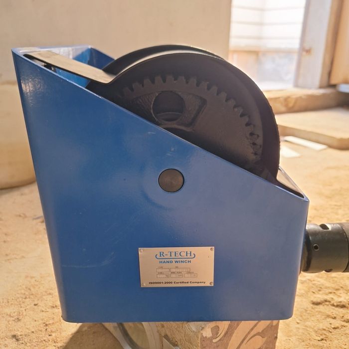 Ручная лебёдка R-TECH с тросом.