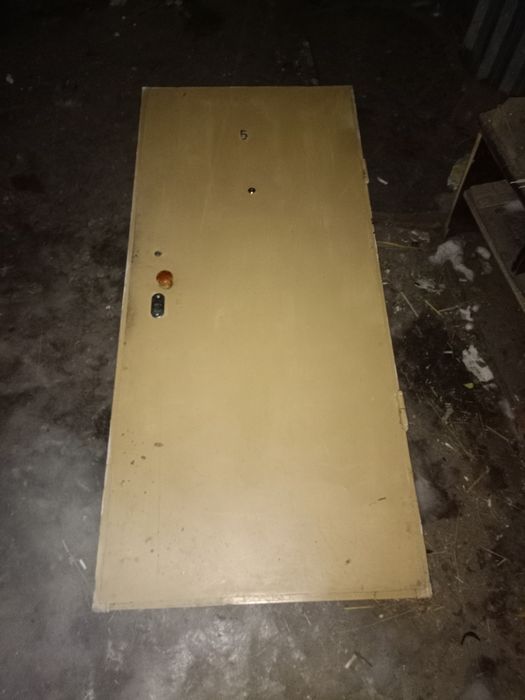 Продам железную дверь