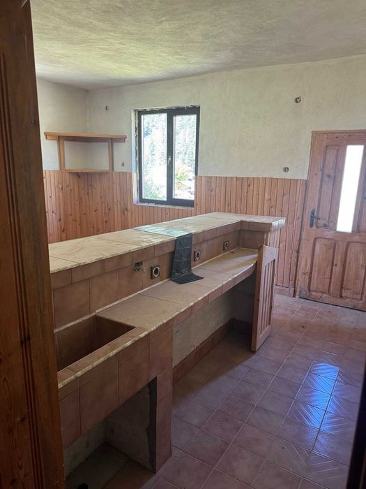 Продава къща с.Забърдо