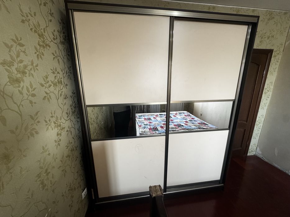Шкаф в спальню продаётся срочно