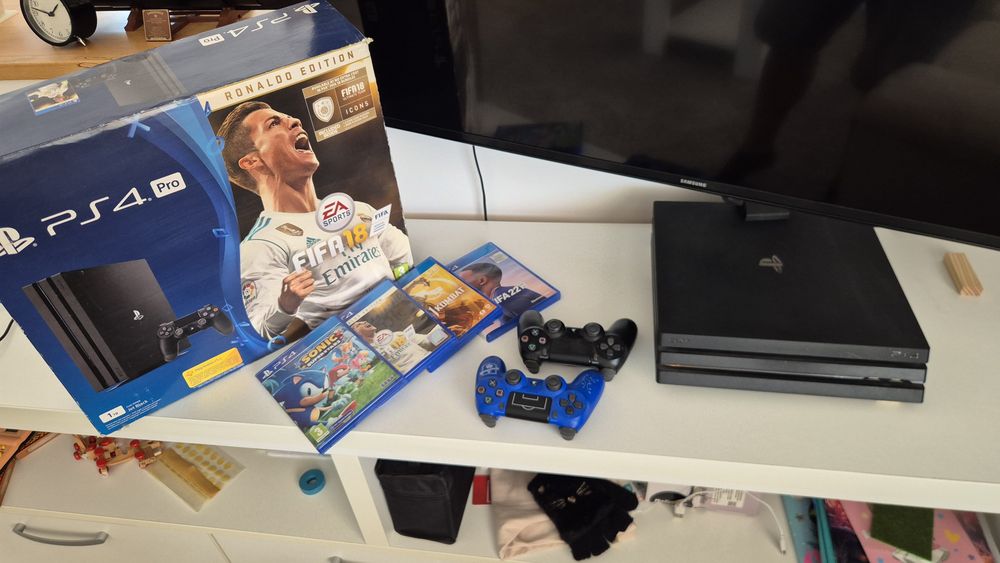 Playstation 4 pro ( Ronaldo edition)