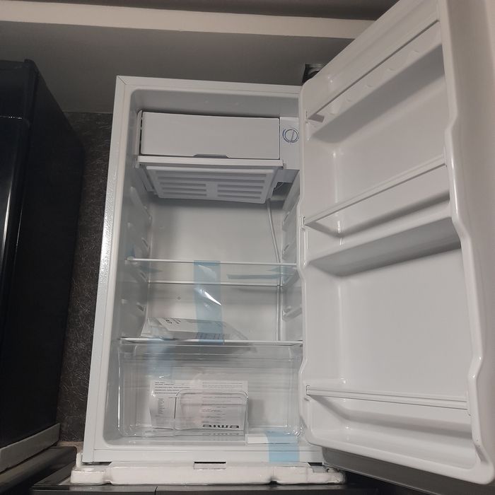 Минихолодильник бренда AIWA