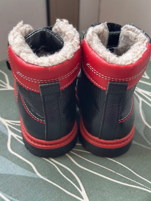 Продам детские кожаные ботинки
