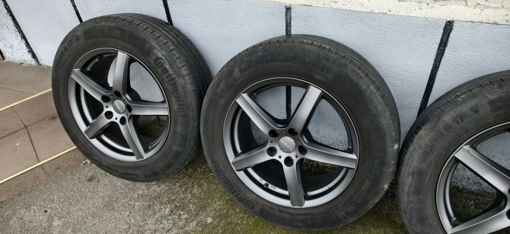 Джанти 17" DEZENT 7.5J 5x114.3 ET45 отвор 71.6мм с гуми CPC5 225/60/17