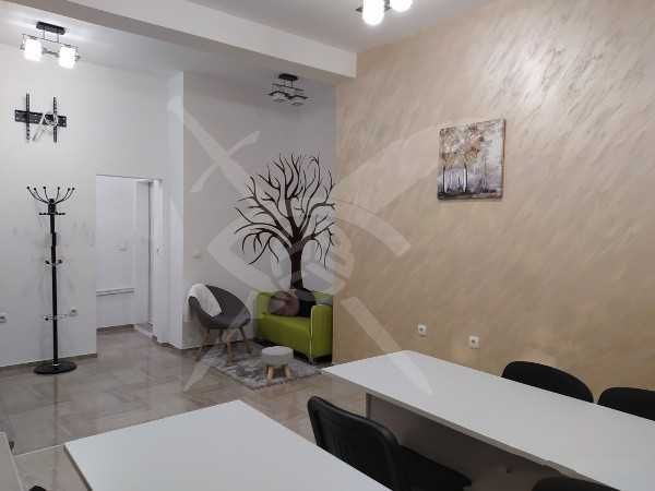 Дава се под наем Офис в Пловдив, Център - 40 кв.м за 398.82 € - Снимка #2